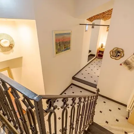 Apartment Flip House Genoa