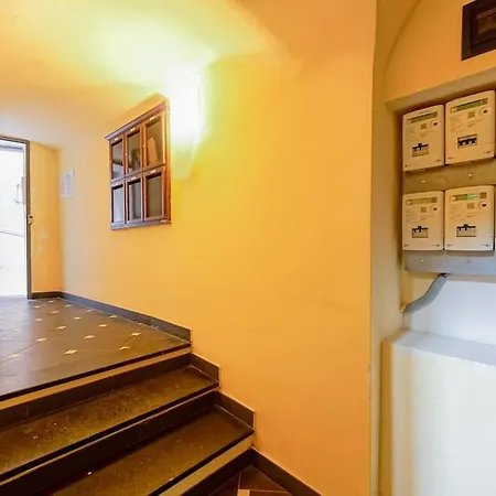 Flip House Генуя